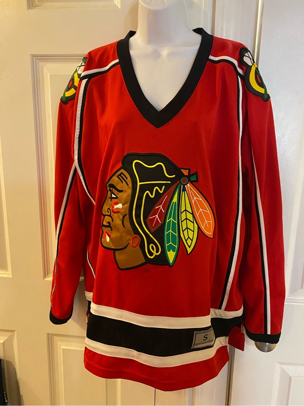 NHL Red V-Neck Jonathan Toews #19 Chicago Blackhawks Hockey Jersey